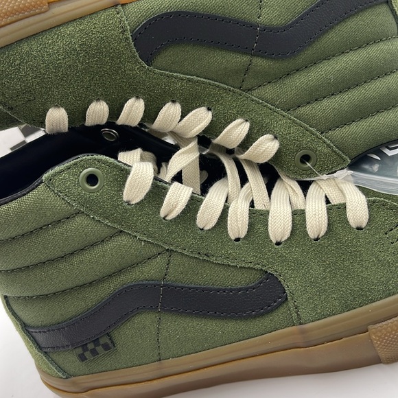 Vans WMNS Skate Sk8-Hi Green/Gum
VN0A5FCC17P
Sneakersers - Picture 15 of 16